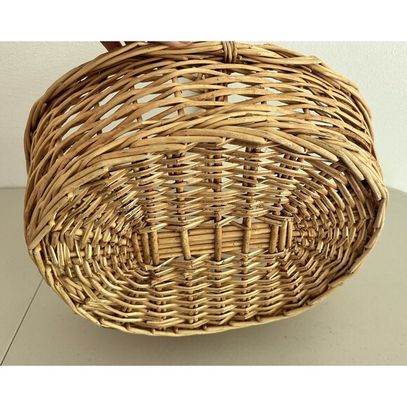 Vintage Wicker Basket With Handle 14 x 12 Inches Bread Fruit Basket - Picture 4 of 8